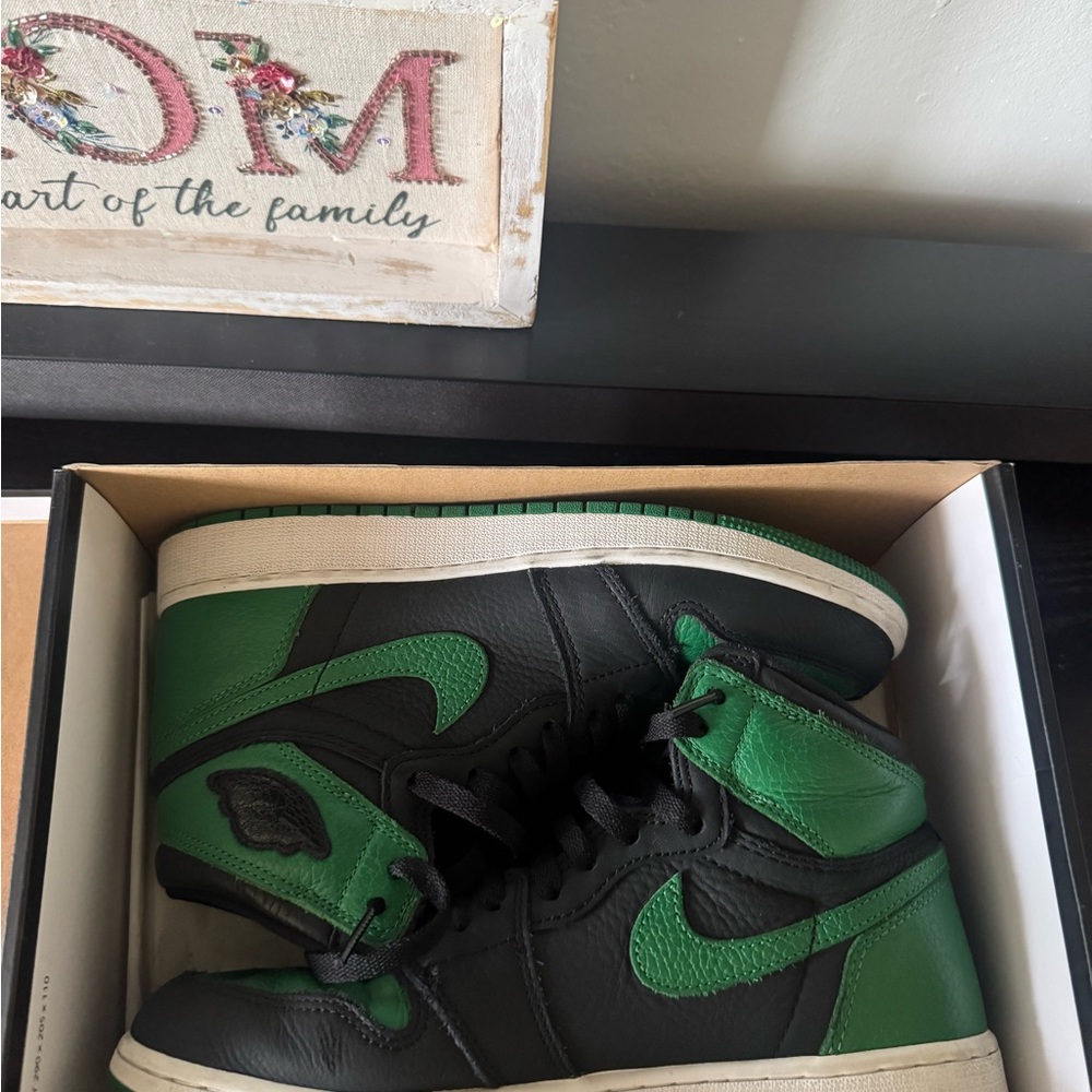 Jordan Black and Green Sneakers High-Top Classic